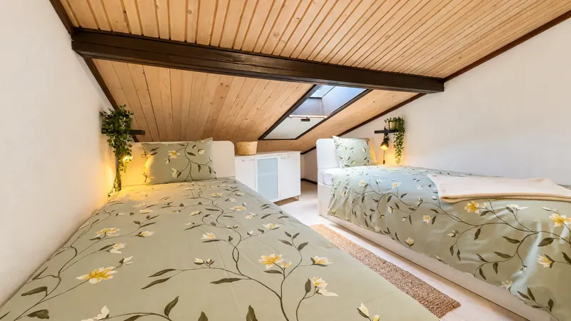 Bedroom 4 beds and roof window